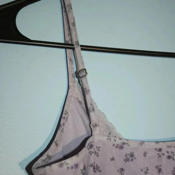 Hollister Camisole with Lace Lilac Floral Print - Picture 7 of 14